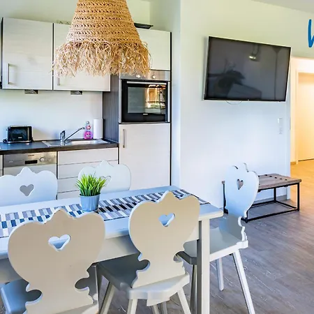 Am Gutspark Drankse Sonnenaufgang Und Sonnentag 아파트